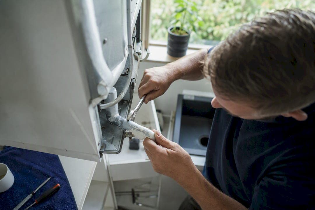 Fix Aircon Leaks in an Afternoon: Safety Steps for Homes & Facilities